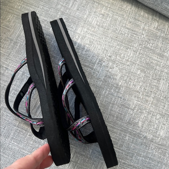 Teva Olowahu Flip Flops NWOT Women's Size 9 - Picture 2 of 10